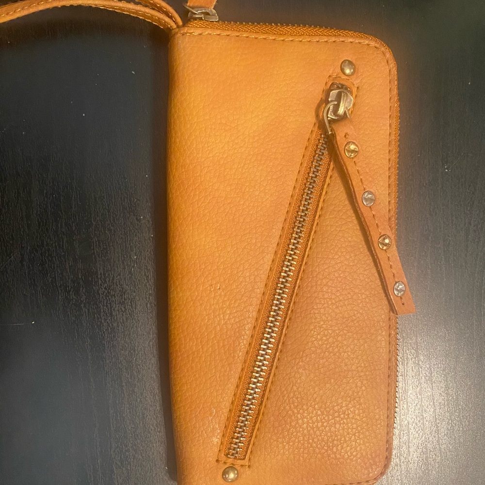 Free People Wallet - Picture 4 of 4